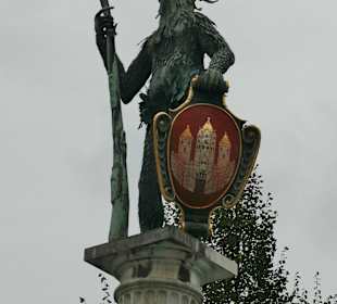 Der Wilde-Mann-Brunnen am Max-Reinhardt-Platz