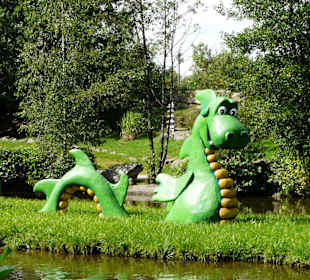 Drache im See