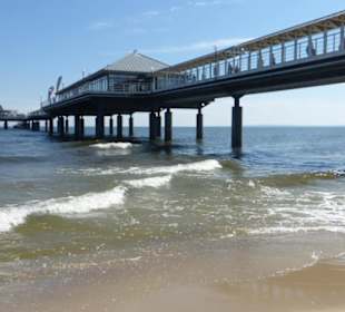 Blick zur Seebrücke von Heringsdorf vom Strand aus