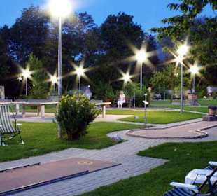 Minigolf am Kurhaus bei Nacht