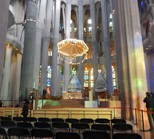Sagrada Familia wnętrze