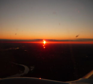 Sonnenaufgang v.Flieger beim Abflug