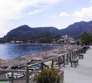 Promenade über dem Strand