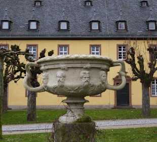Im Innenhof von Schloss Vollrads 