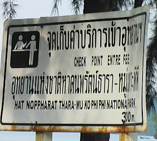 Ao Nang - Schild " Nopharat Thara  Beach " 