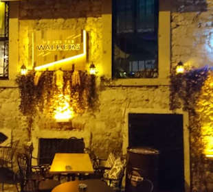 Tolle Bar in einer der engen Gas mit Live - DJ