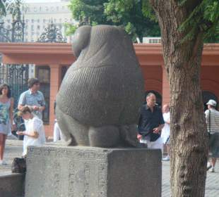 Eksponat przed muzeum