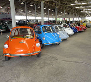 In der Haupthalle des Jesada Fahrzeug Museums