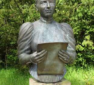 Eindrücke vom Denkmal für Magdalene Pauli