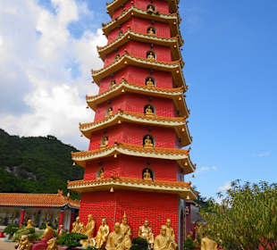 Turm mit Buddhas