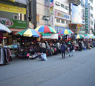 Einkaufsmarkt in koreanischer Tradition