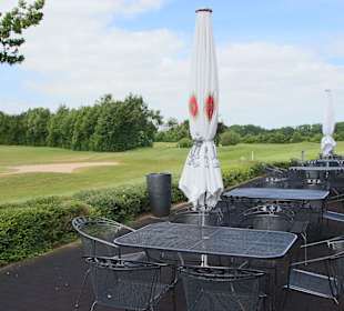 Blick von der Terrasse über das Golfgelände