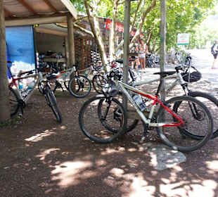 Shop in Gedelme mit Bikes