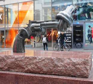 Non-violence Denkmal