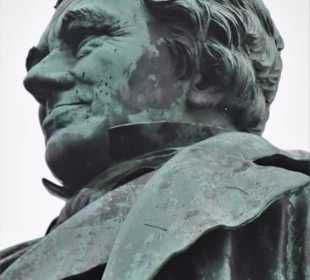 Ansichten des Bürgermeister-Smidt Denkmals