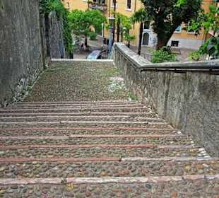 Der Treppenaufgang zur Kirche