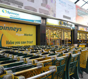 Eingangsbereich des Hypermarkts Spinneys