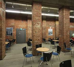 Bistro im Eingangsbereich