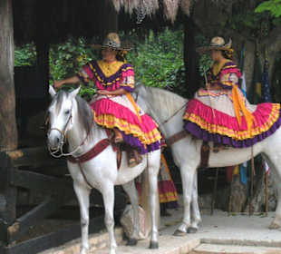 Zwei Senoritas zu Pferde