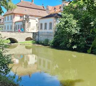 Kleiner Fluss vor der Residenz