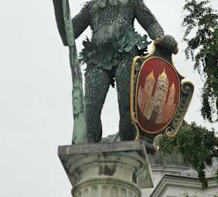 Blick zum Wilde-Mann-Brunnen von Salzburg