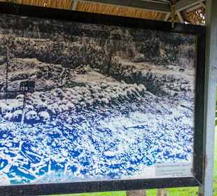 Diverse Ausstellungstafeln auf dem Areal