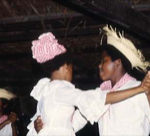 Einheimische Folklore-Gruppe im Resort