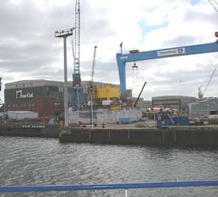 Blick auf die Deutsche Werft HDW im Hafen