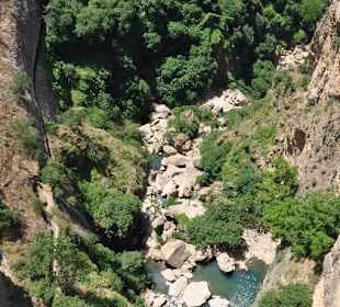 Puente Nuevo-Blick von der Brücke in die Schlucht 