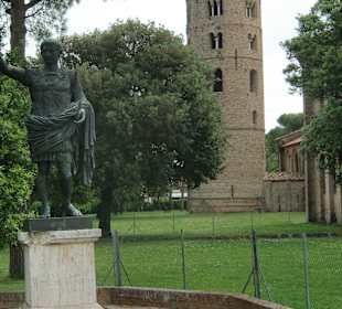 Nachträglich angebauter Glockenturm