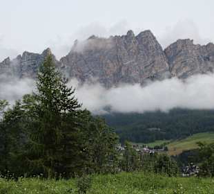 Blick von der Großen Dolomitenstraße auf Cortina