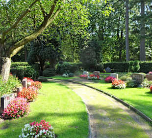 Rundgang über den Friedhof Friedenshügel