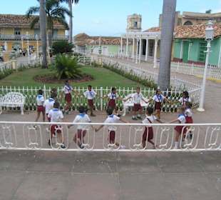 Tanzende Schulklasse