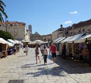 Einkaufsbummel in Hvar