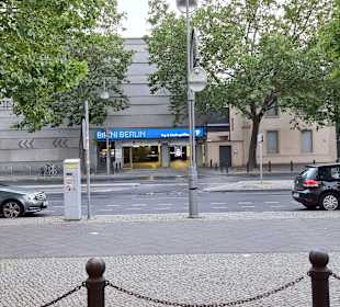 Auch Parkhaus gegenüber Hotel Palace