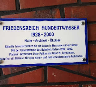 Erinnerung an den Künstler in der Bahnhofshalle