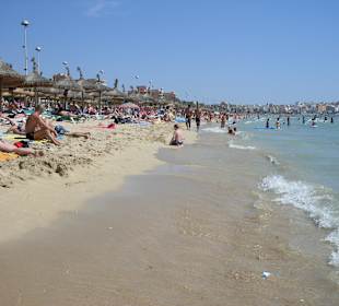 Überfüllter Strand