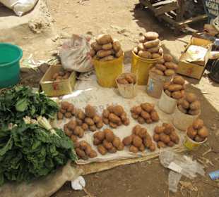 Unterwegs auf einem einheimischem Markt in Kisumu.