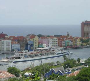 Curacao mit weltberühmter Häuserfront