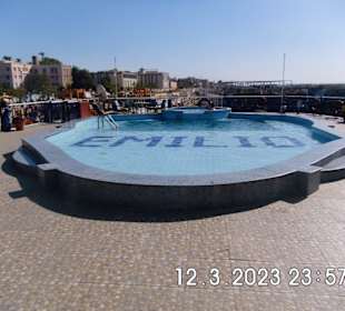 Pool mit Whirlpool, Oberdeck