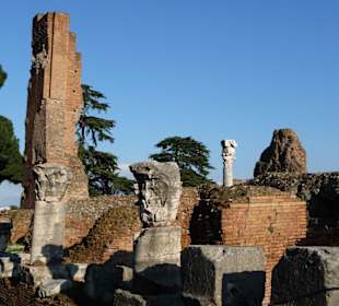 Unterwegs im Forum Romanum