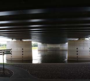 Unter der Trogbrücke