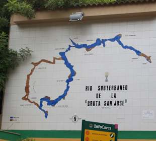 Der schiffbare unterirdische Fluss in der Grotte 