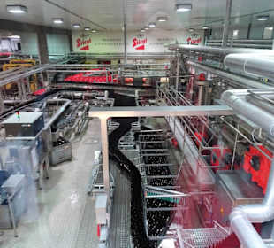 In der Flaschenabfüllung der Brauerei Stiegl