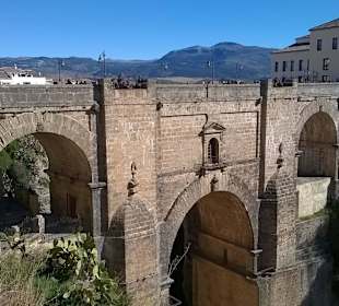 Die Brücke ist die Zufahrt zur Stadt Ronda