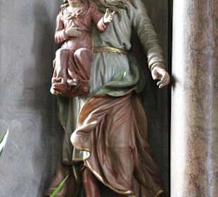Heiligenfiguren am Hochaltar