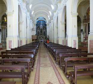 Noch eine Kirche unten vor der Favela