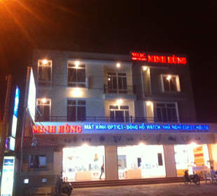 Background Minh Hung optics shop