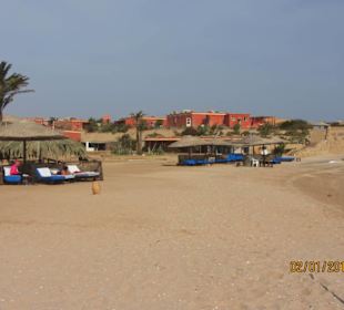 Liegen am Strand von Sharm el Naga