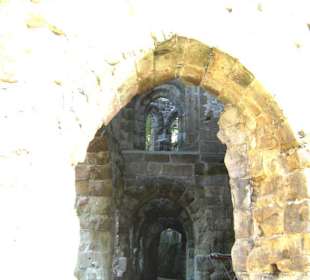 Ruine Klosterkirche, Blick in den Kreuzgang